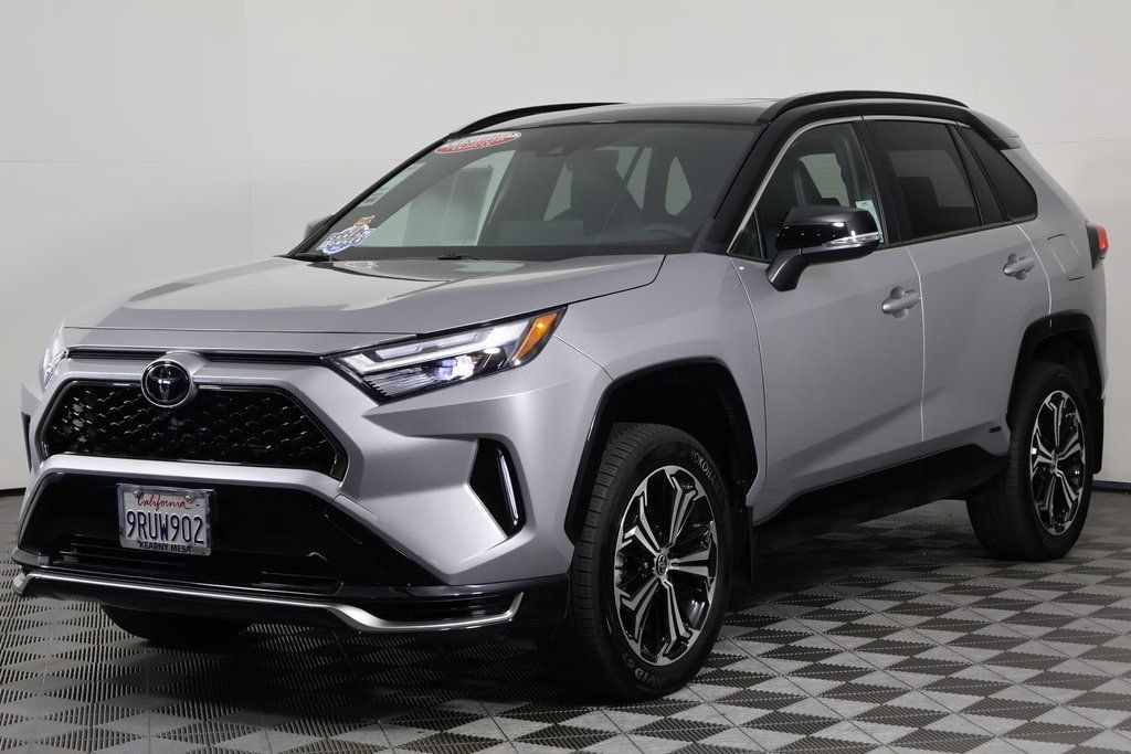 Used 2025 Toyota RAV4 XSE w/ Weather Package AWD/4WD image 3