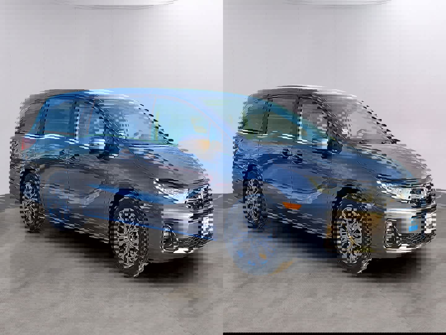 New 2026 Honda Odyssey Touring image 2