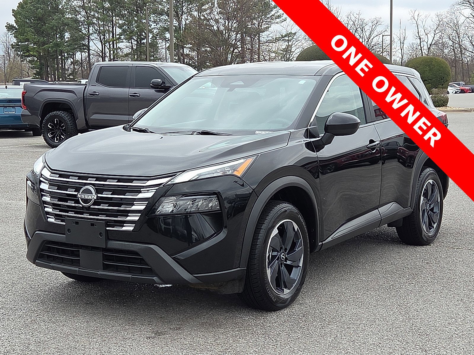 Used 2024 Nissan Rogue SV FWD image 2
