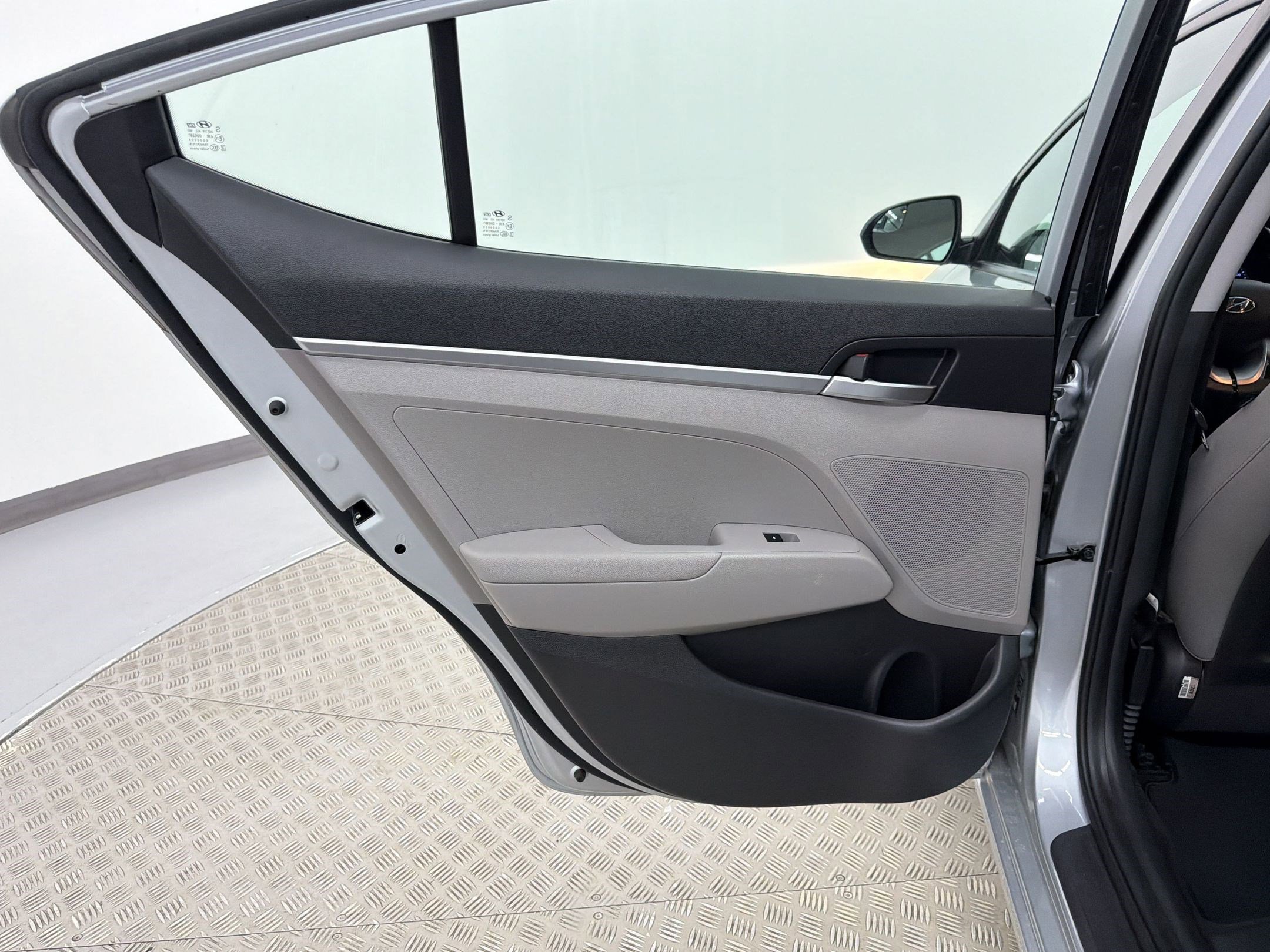 Used 2020 Hyundai Elantra SE w/ Cargo Package (C1) image 29