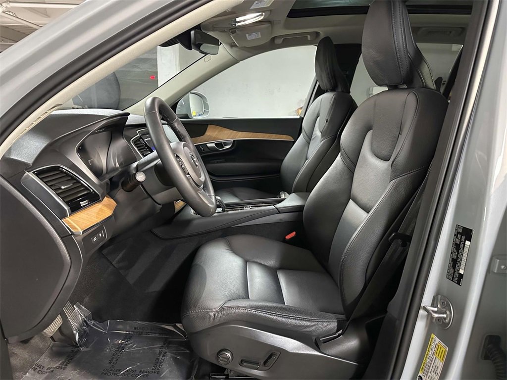 Used 2024 Volvo XC90 T8 Plus w/ Protection Package Premier image 4