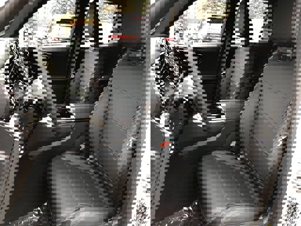 New 2025 Mercedes-Benz GLC 300 4MATIC image 32