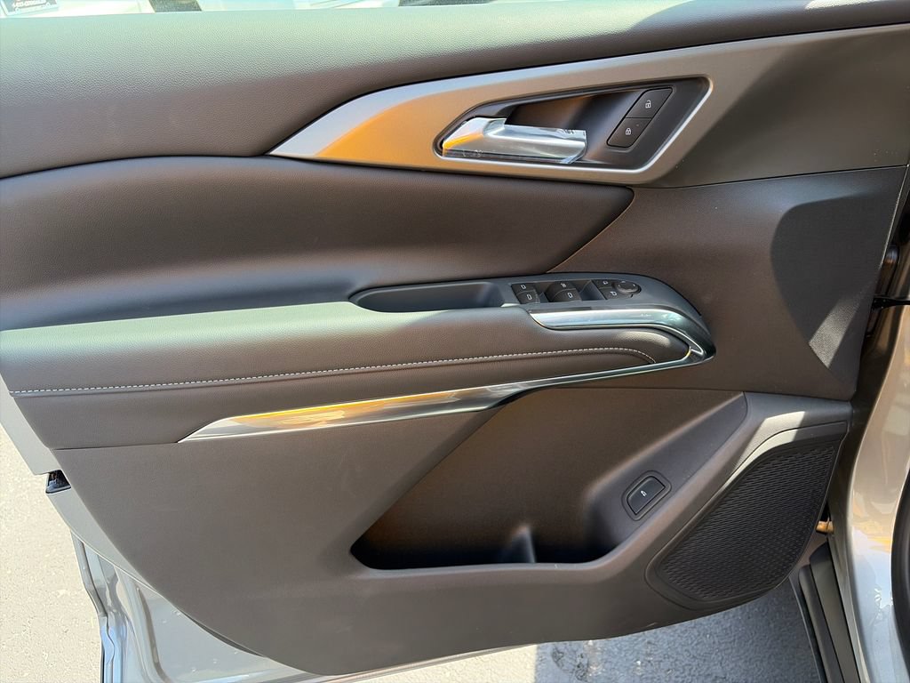 New 2026 Chevrolet Traverse LT w/ Sun and Wheel Package AWD/4WD image 19