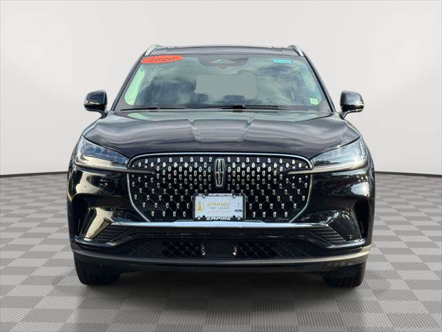 Used 2026 Lincoln Aviator AWD image 2