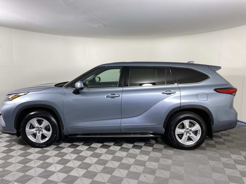 Used 2020 Toyota Highlander LE w/ Protection Package #3 AWD/4WD image 5