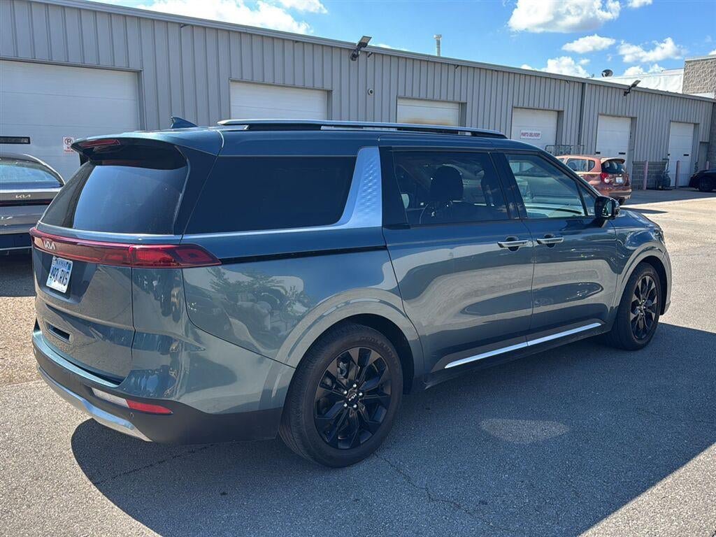 Used 2024 Kia Carnival SX FWD image 3