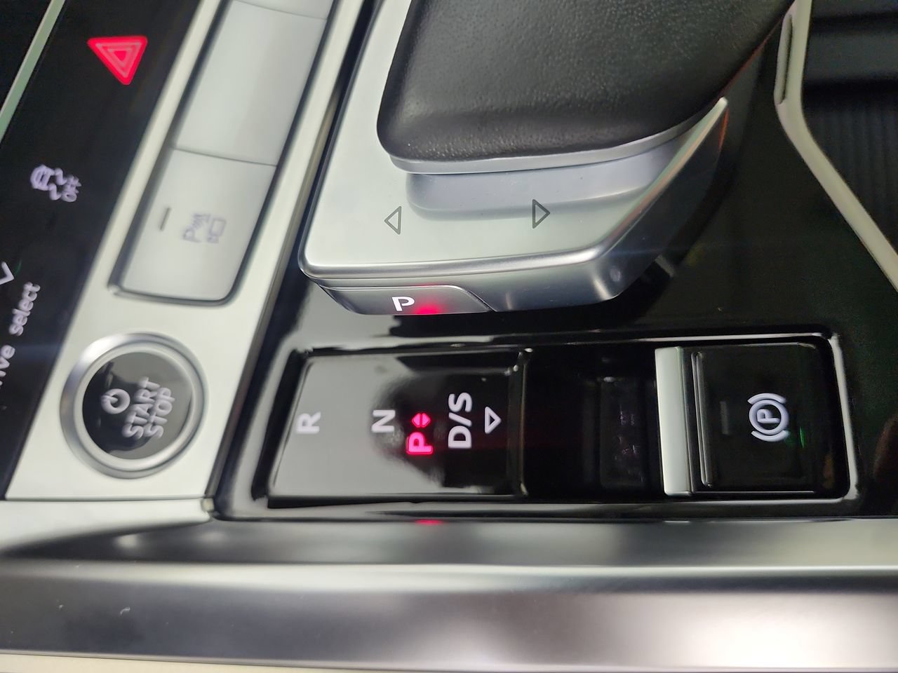 Used 2024 Audi Q8 e-tron Premium Plus AWD/4WD image 24