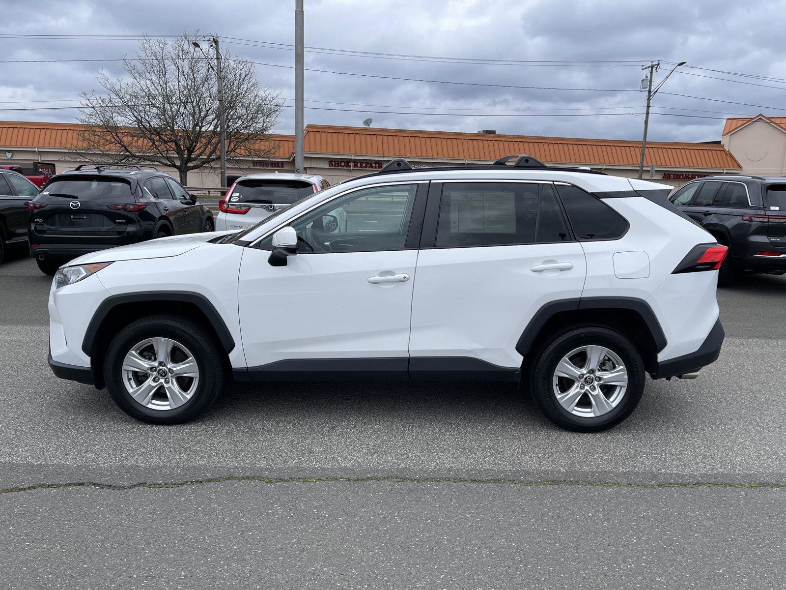 Used 2021 Toyota RAV4 XLE AWD/4WD image 17