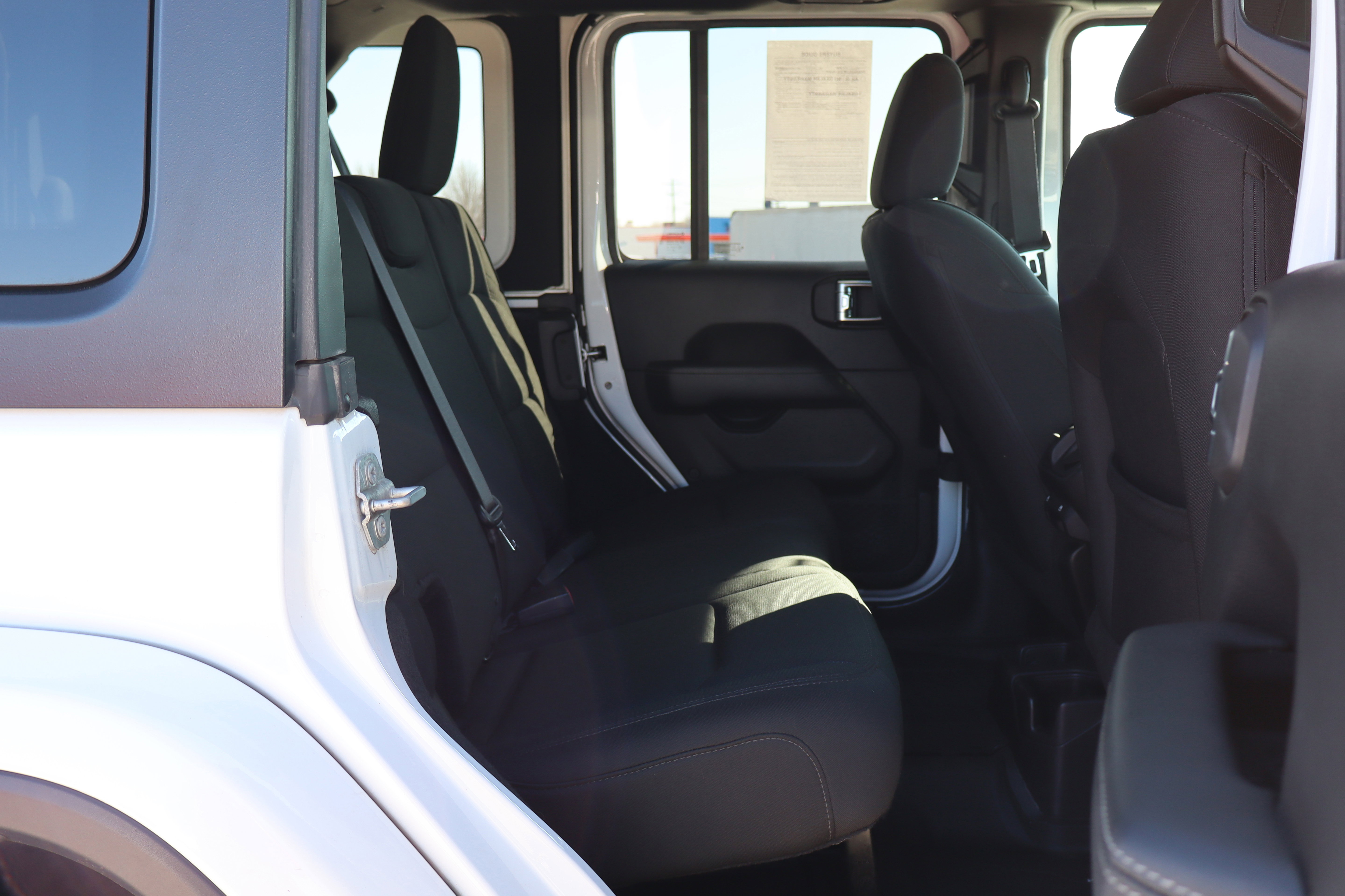 Used 2018 Jeep Wrangler Unlimited Sahara image 12