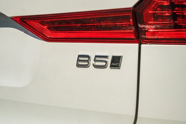 Certified 2024 Volvo XC60 B5 Plus w/ Climate Package image 9