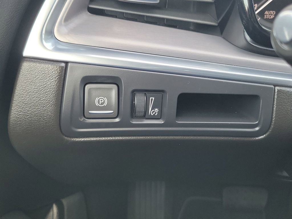 Used 2025 Cadillac XT5 Luxury image 16