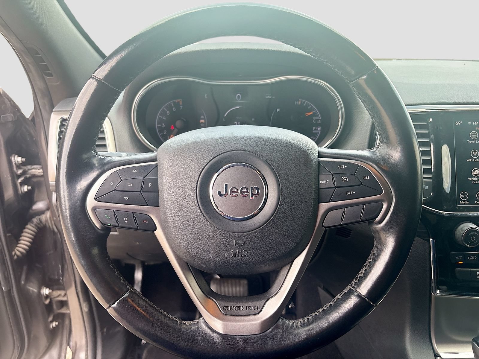 Used 2020 Jeep Grand Cherokee Altitude RWD image 11