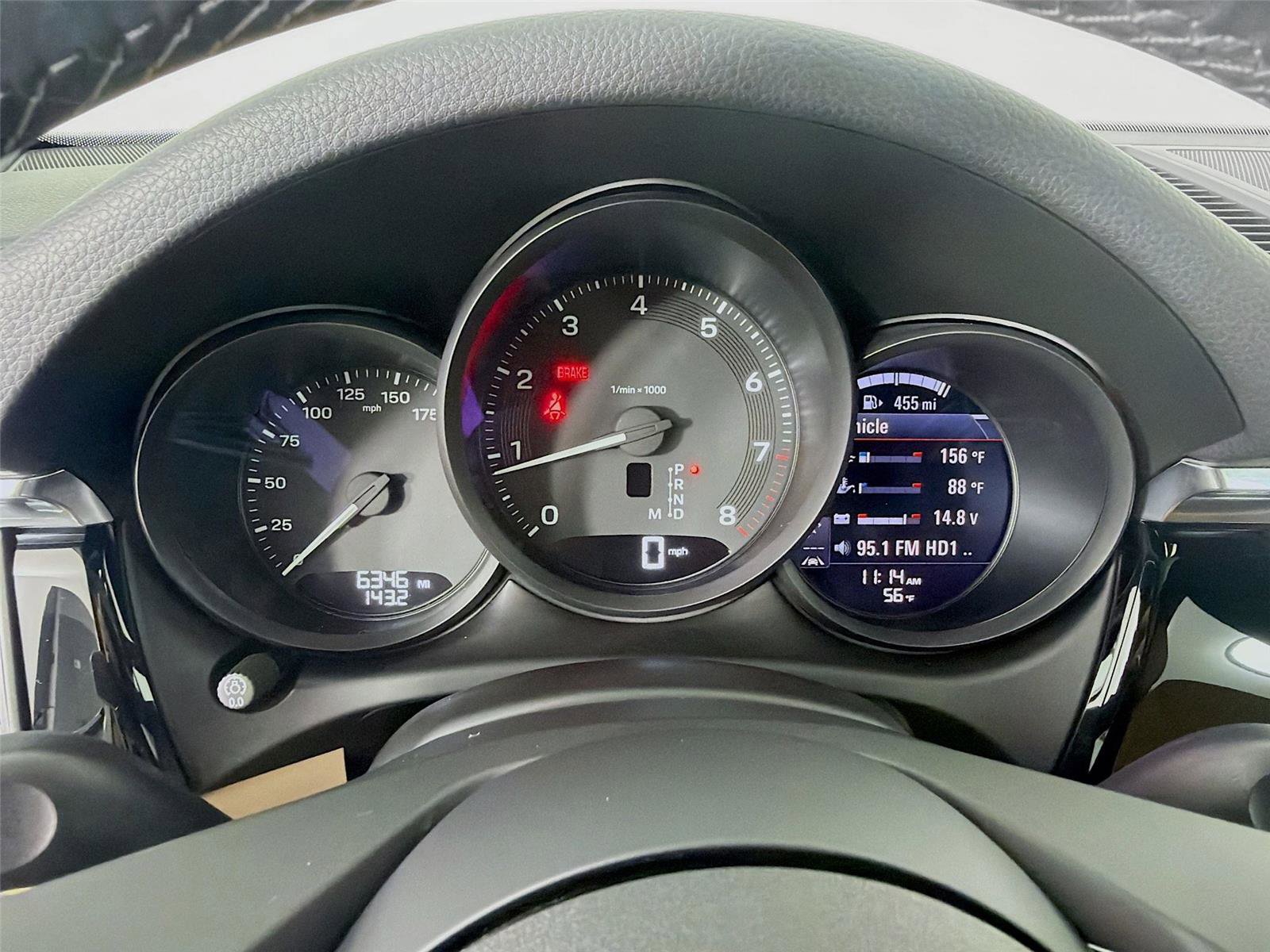 Certified 2025 Porsche Macan image 15