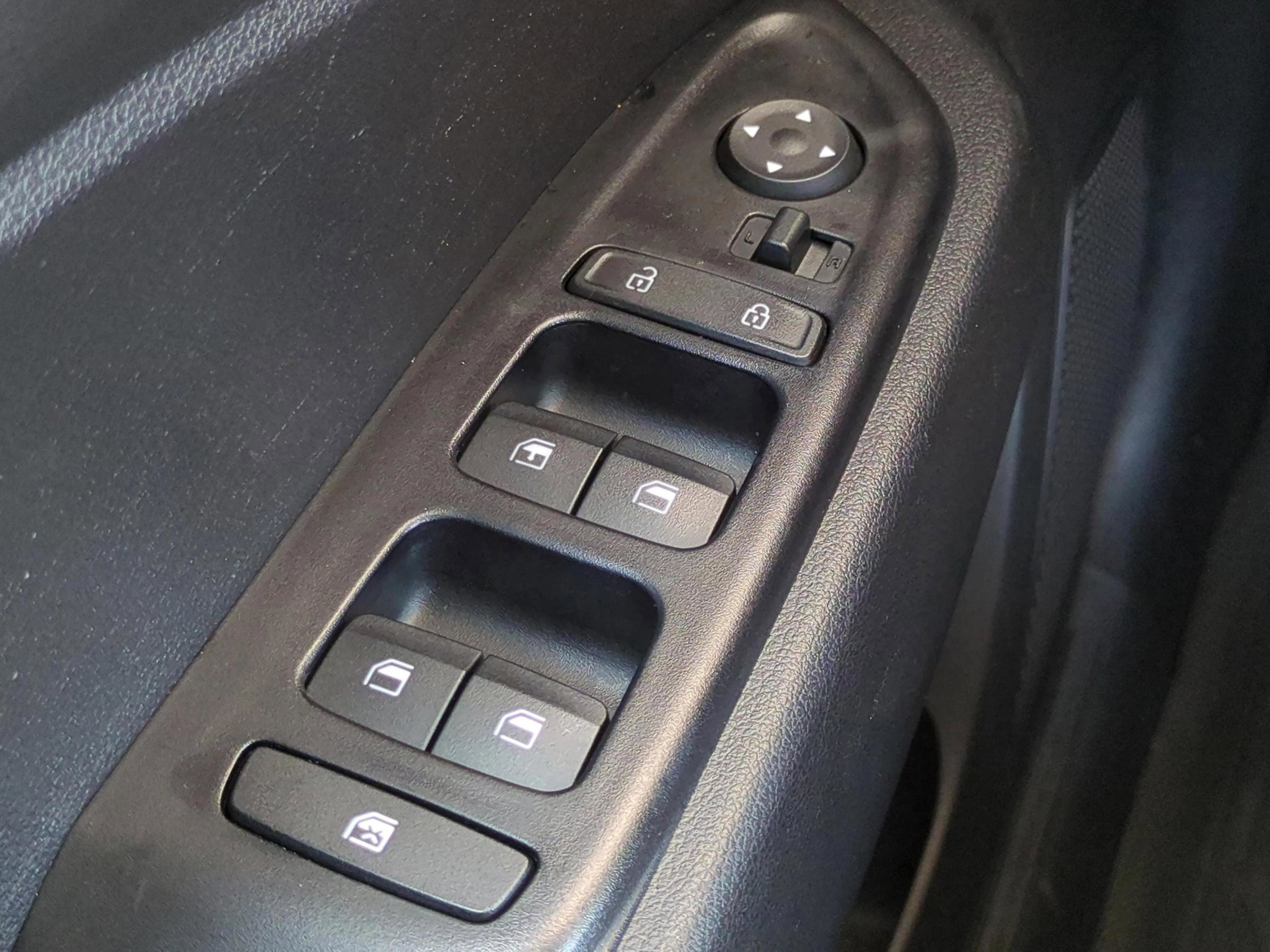 Certified 2023 Hyundai Venue SE FWD image 39