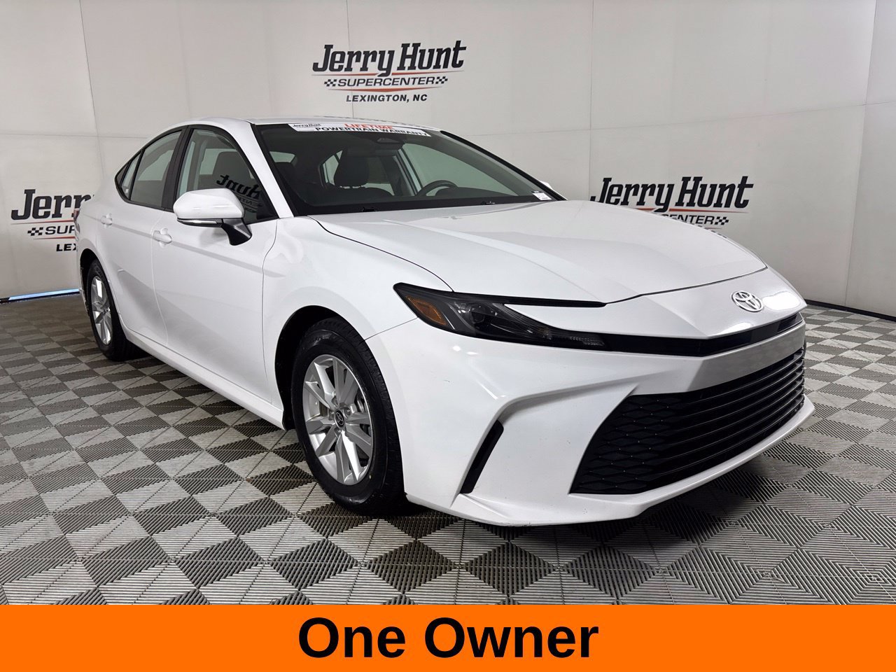 Used 2025 Toyota Camry LE FWD image 4