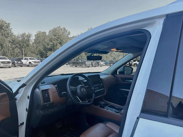 Used 2024 Nissan Pathfinder Platinum AWD/4WD image 8
