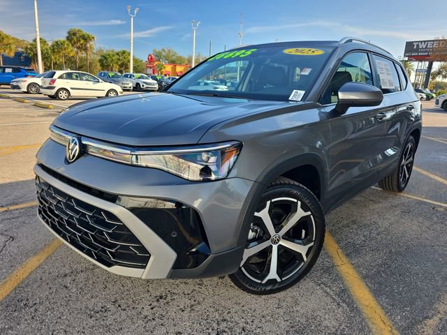 Used 2025 Volkswagen Taos SEL image 29