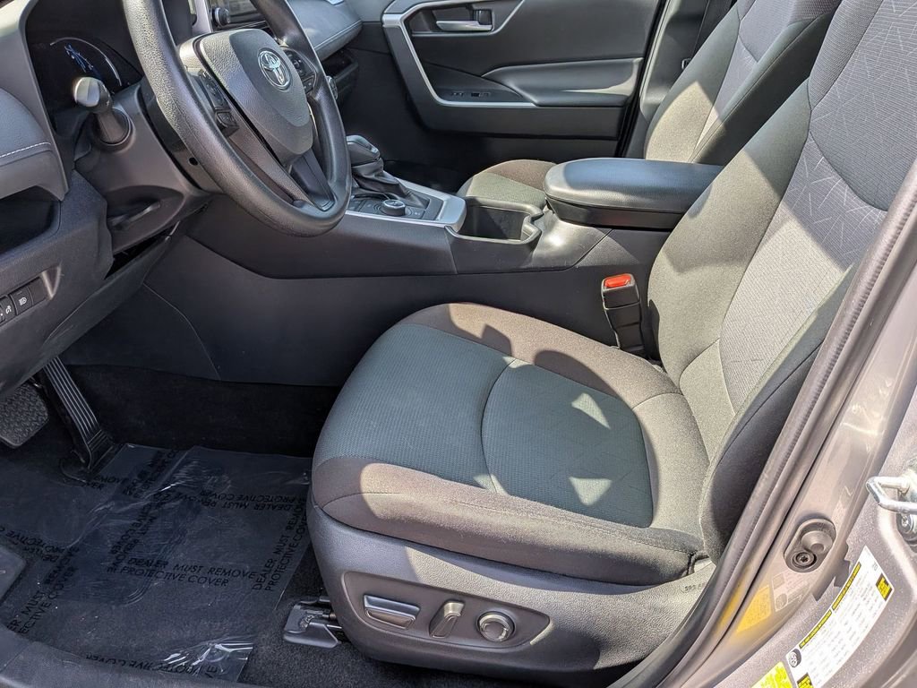 Used 2025 Toyota RAV4 XLE AWD/4WD image 24