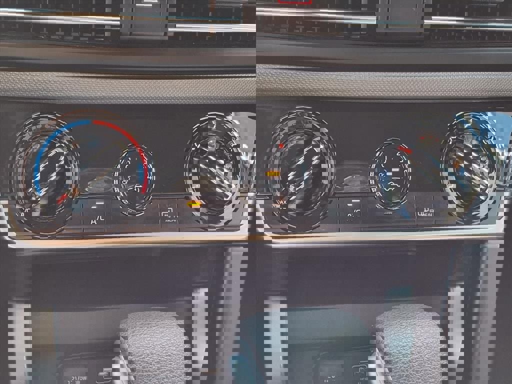 Certified 2022 Kia Seltos LX image 22