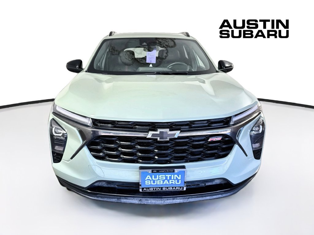 Used 2024 Chevrolet Trax RS w/ Sunroof Package FWD image 2
