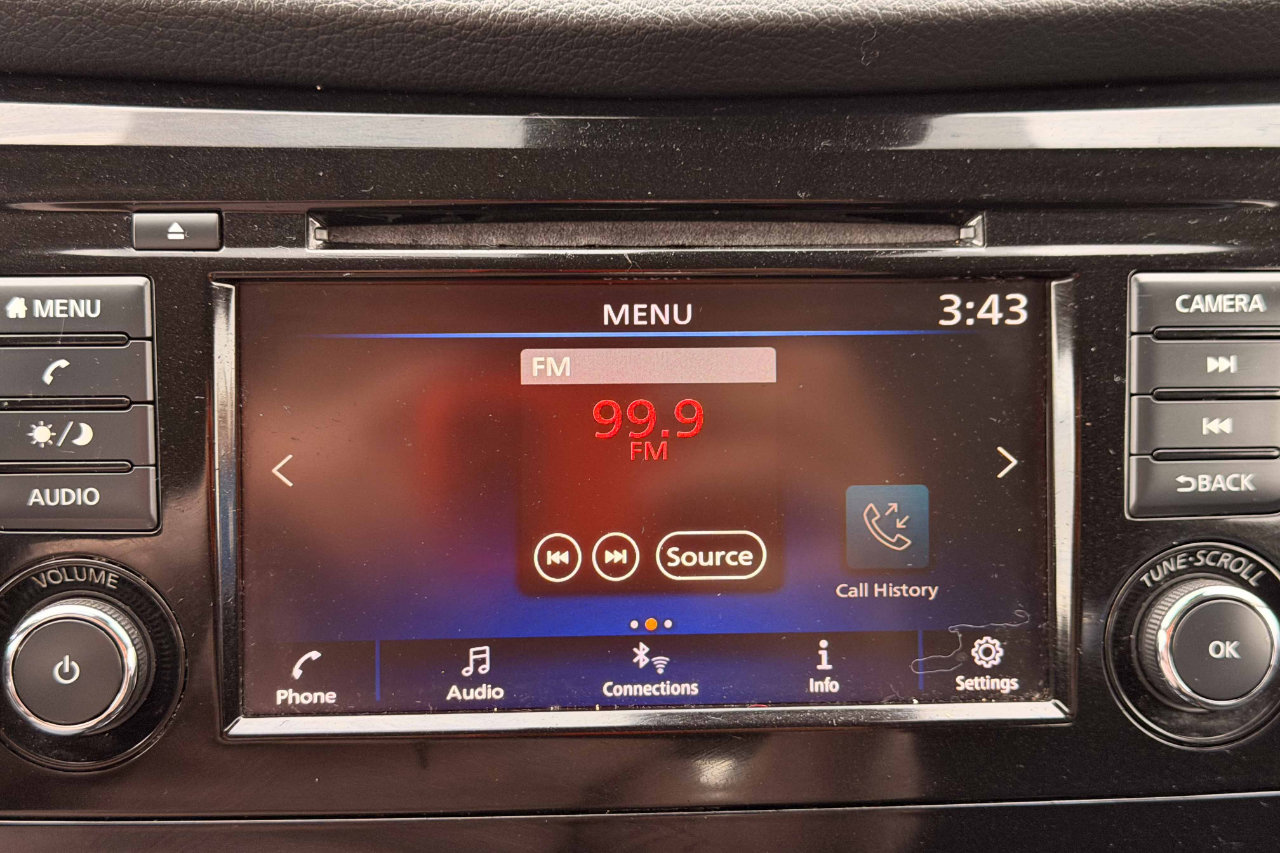 Used 2021 Nissan Rogue Sport S image 19