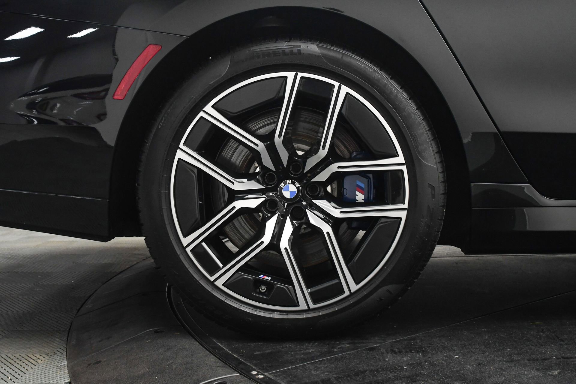 Used 2024 BMW 760i xDrive 760i xDrive image 32