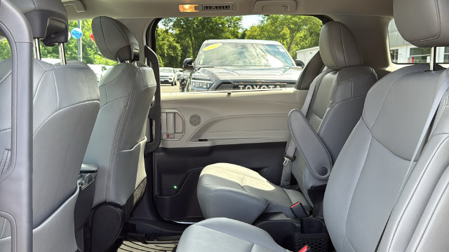 Used 2024 Toyota Sienna XLE AWD/4WD image 16