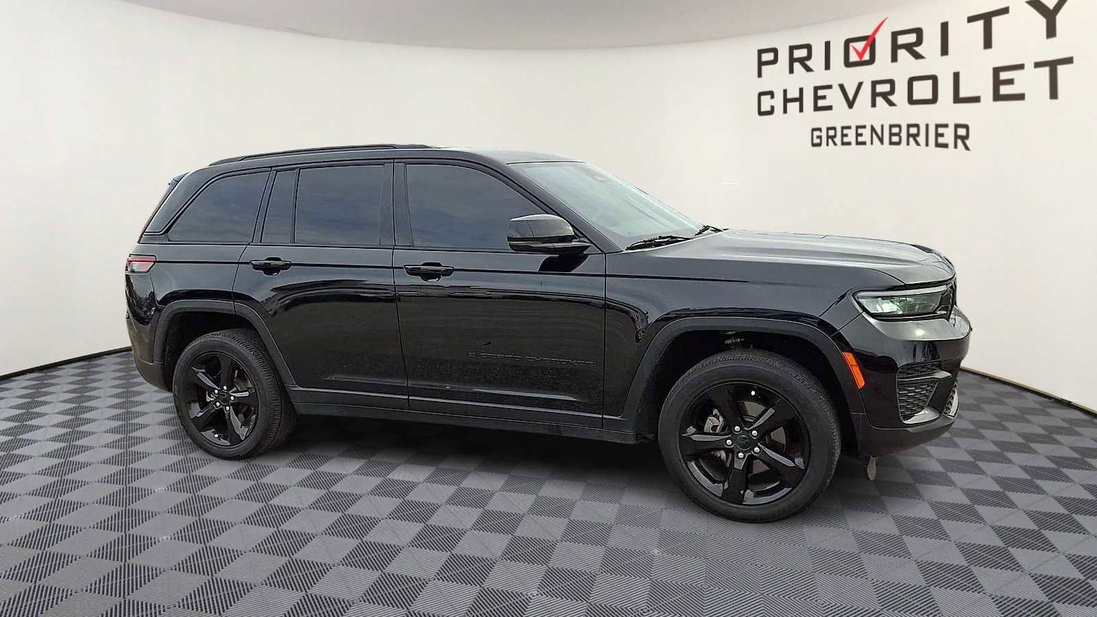 Used 2024 Jeep Grand Cherokee Altitude image 2