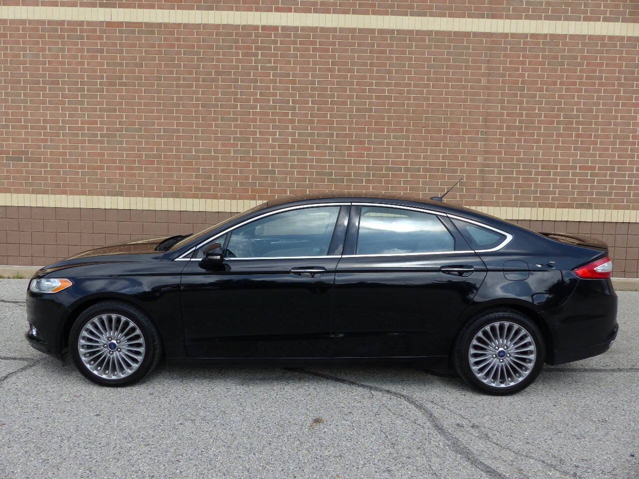Used 2016 Ford Fusion Titanium FWD image 5