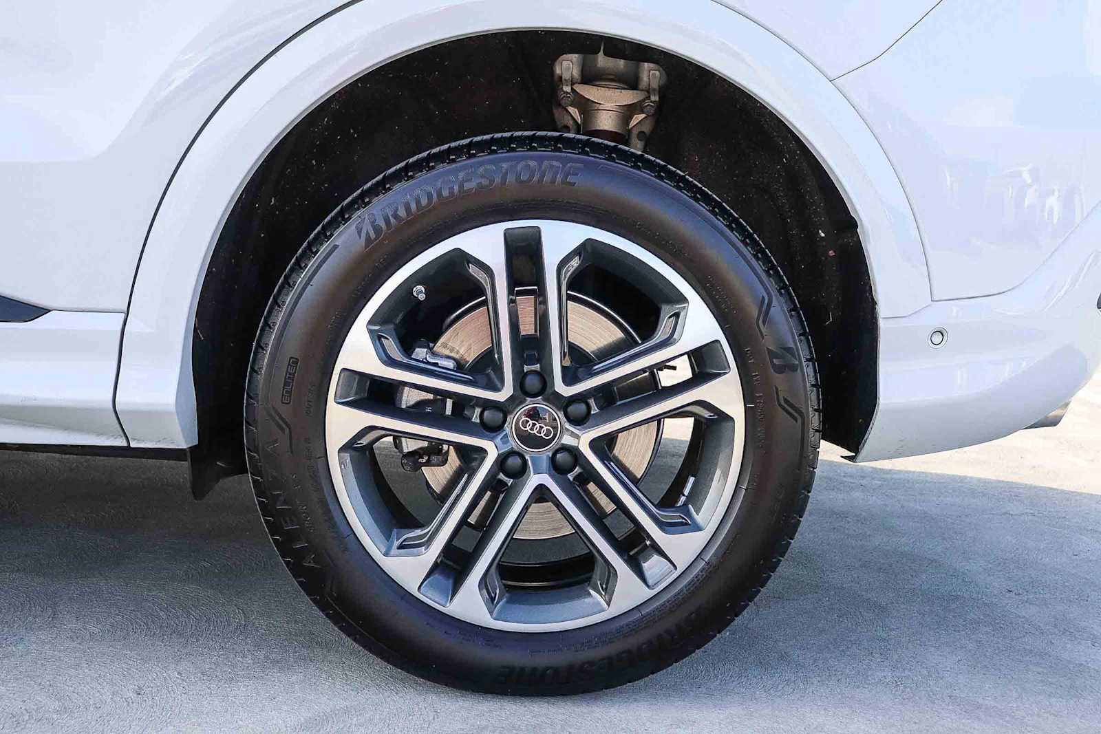 Used 2025 Audi Q5 Premium w/ Convenience Package image 13