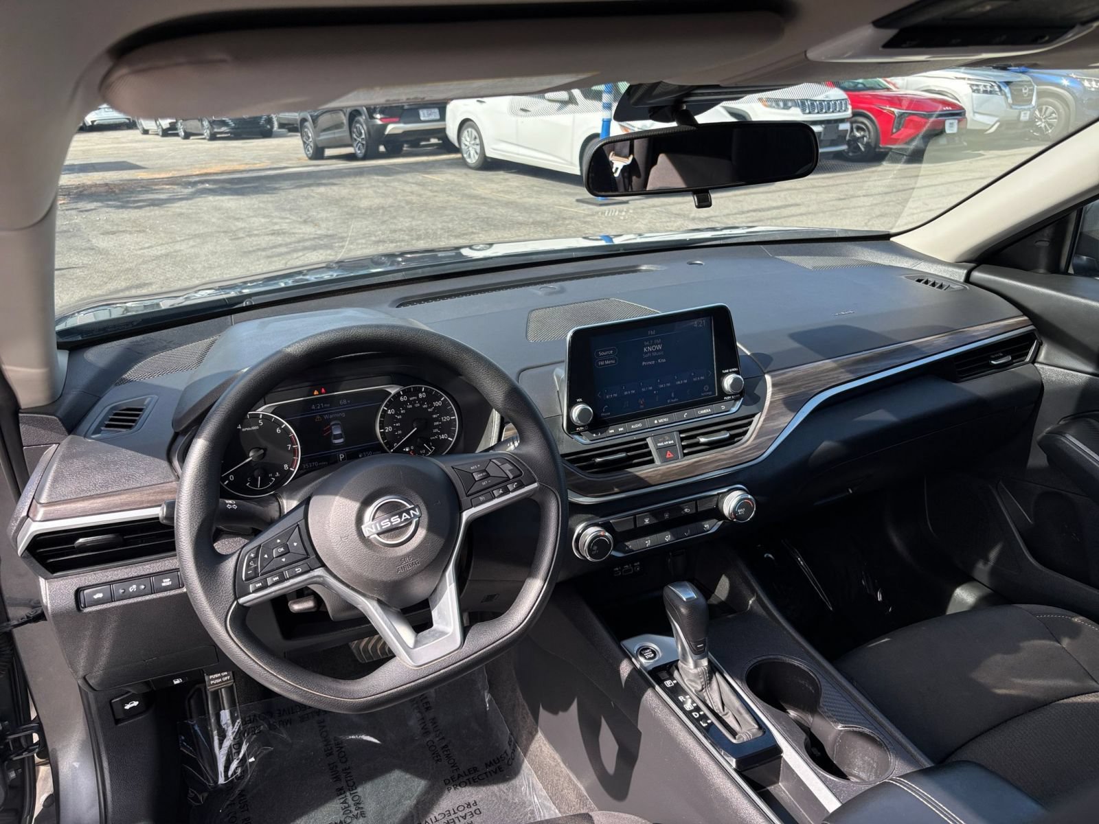 Used 2025 Nissan Altima 2.5 SV FWD image 34