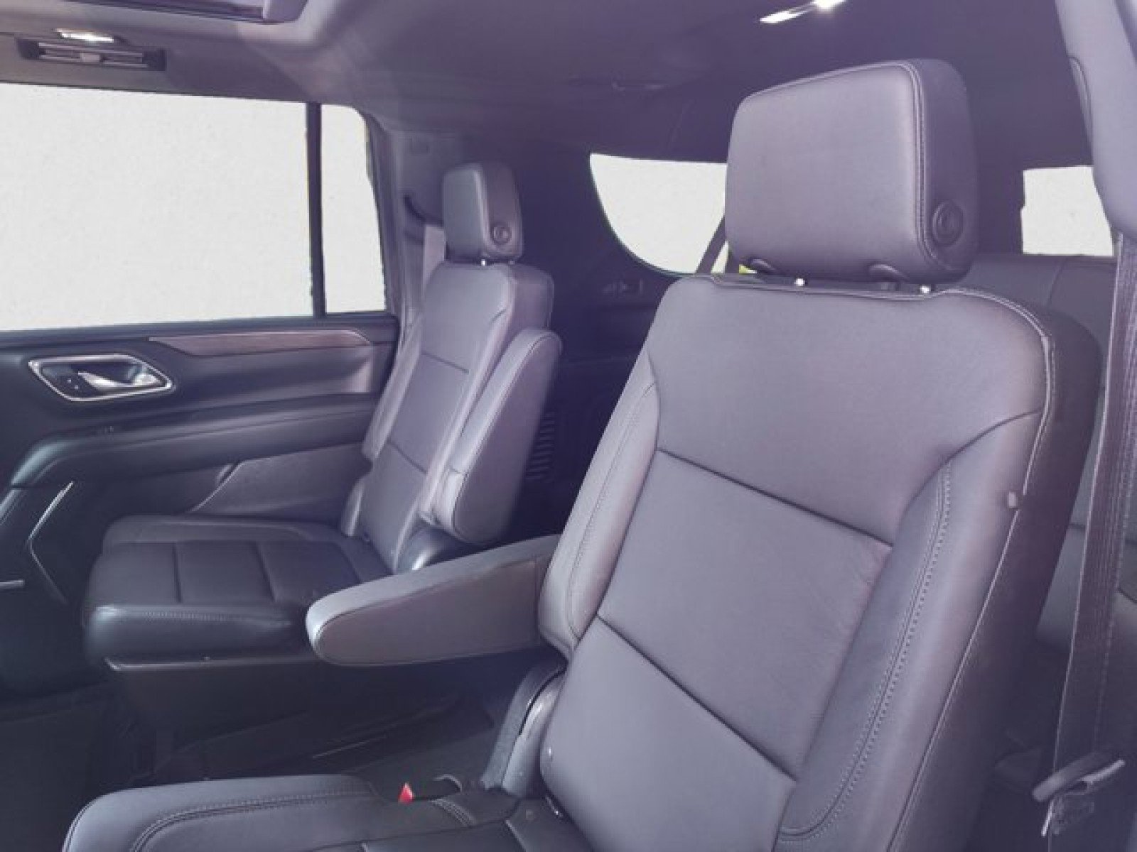 Used 2023 Chevrolet Suburban LT w/ LT Signature Package RWD image 19