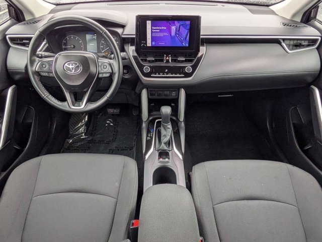 Used 2025 Toyota Corolla Cross LE image 14