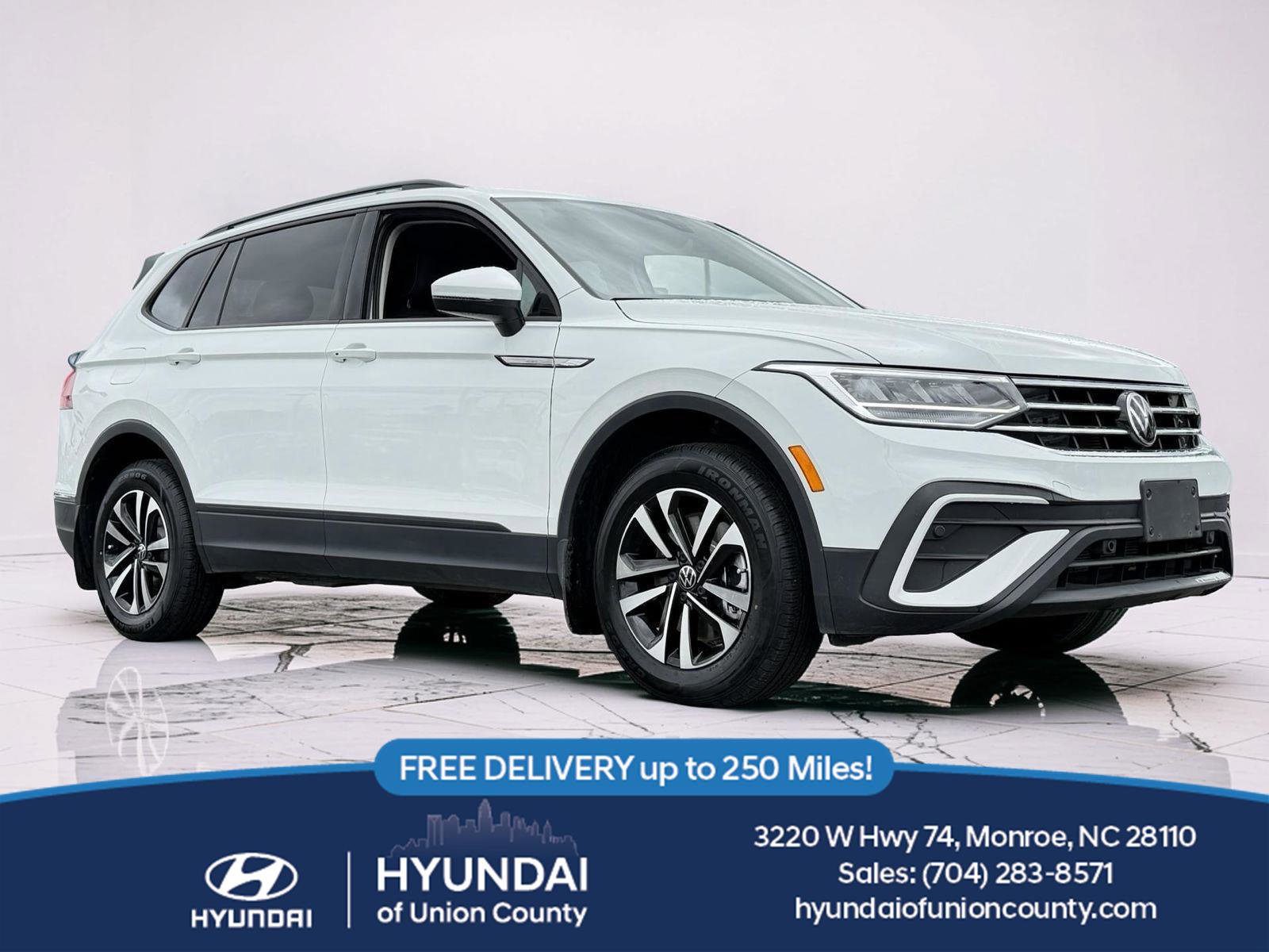 Used 2023 Volkswagen Tiguan S image 1