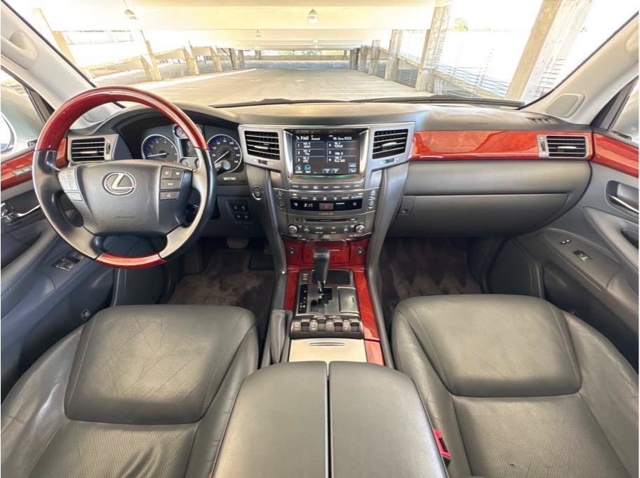 Used 2009 Lexus LX 570 4WD w/ Preferred Accessory Pkg image 16