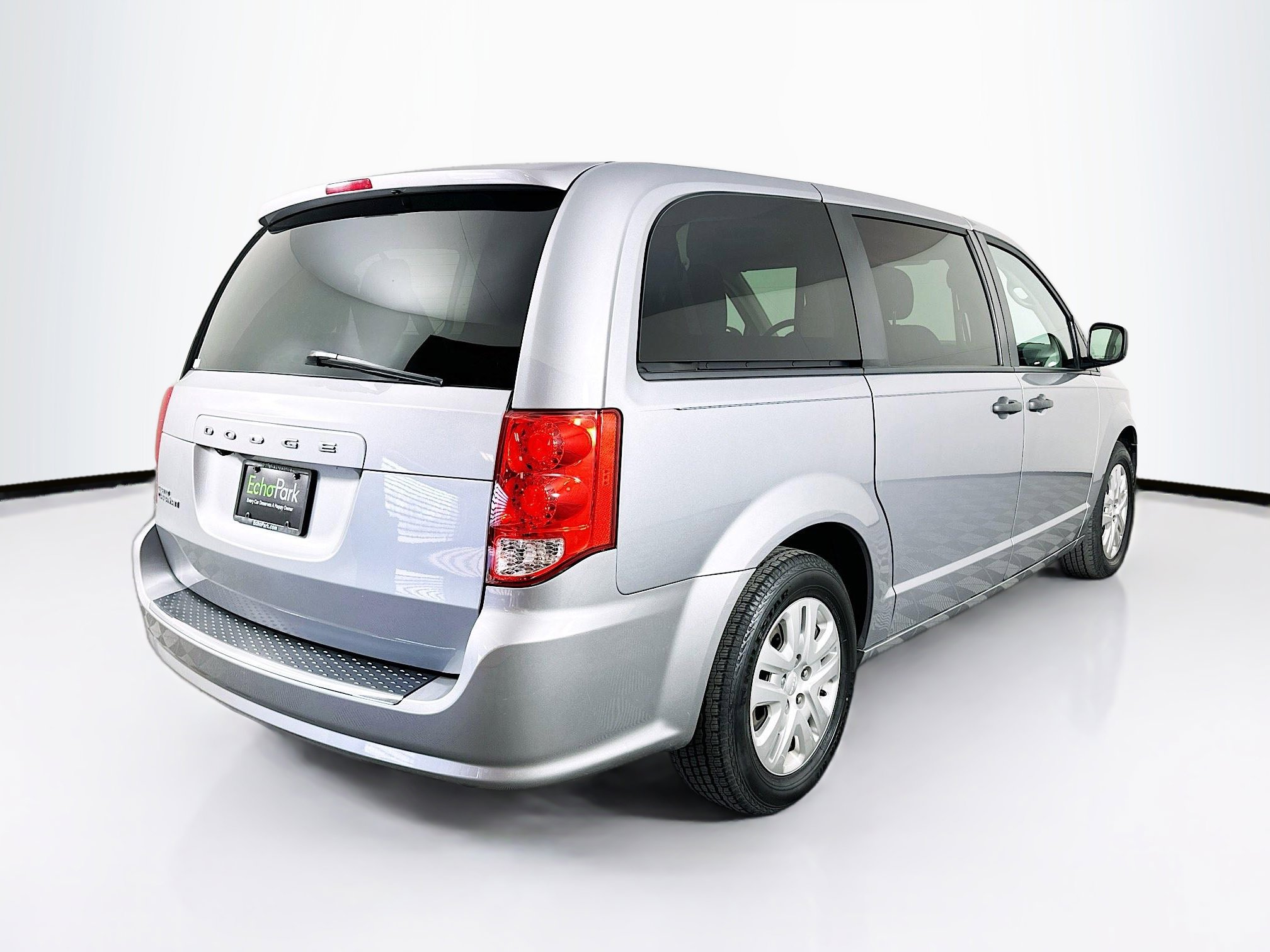Used 2020 Dodge Grand Caravan SE w/ UConnect Hands-Free Group image 9