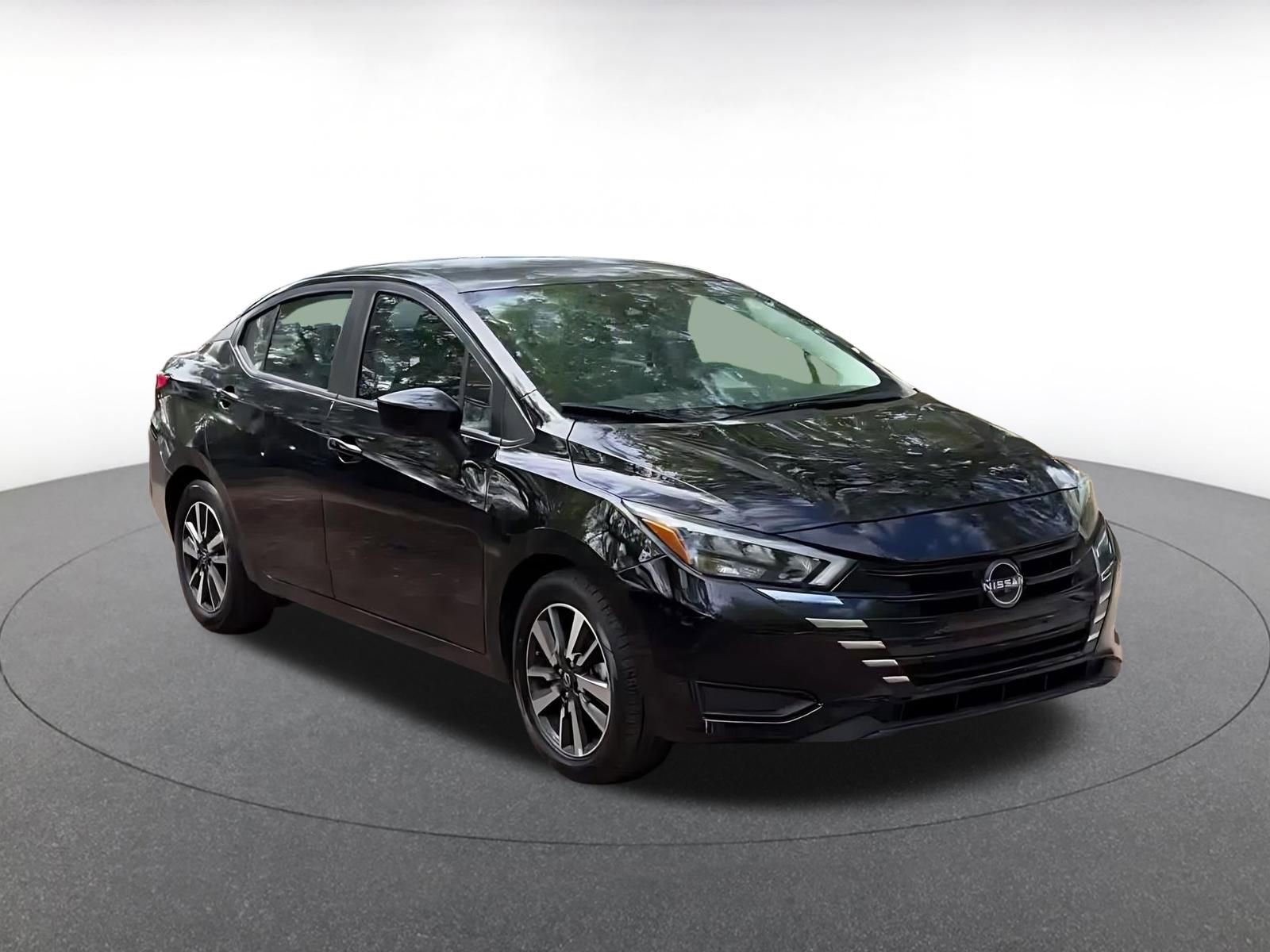 Used 2025 Nissan Versa SV FWD image 3