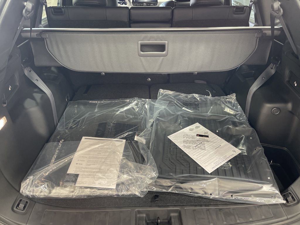 New 2025 Mitsubishi Outlander SE image 34
