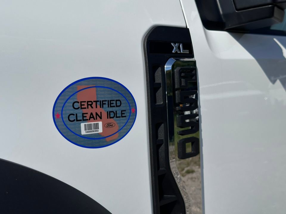 New 2025 Ford F550 4x4 Crew Cab image 9