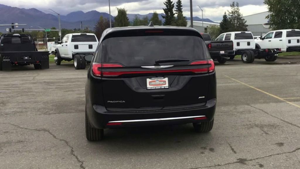 New 2026 Chrysler Pacifica Select image 7