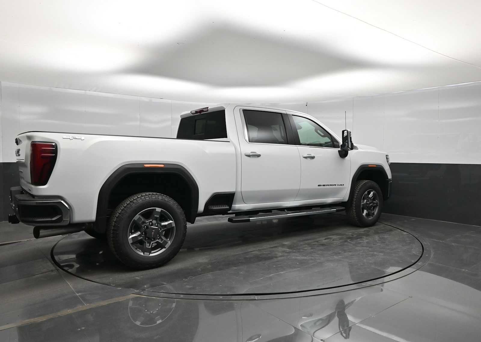 New 2026 GMC Sierra 2500 SLT w/ SLT Premium Package AWD/4WD image 8