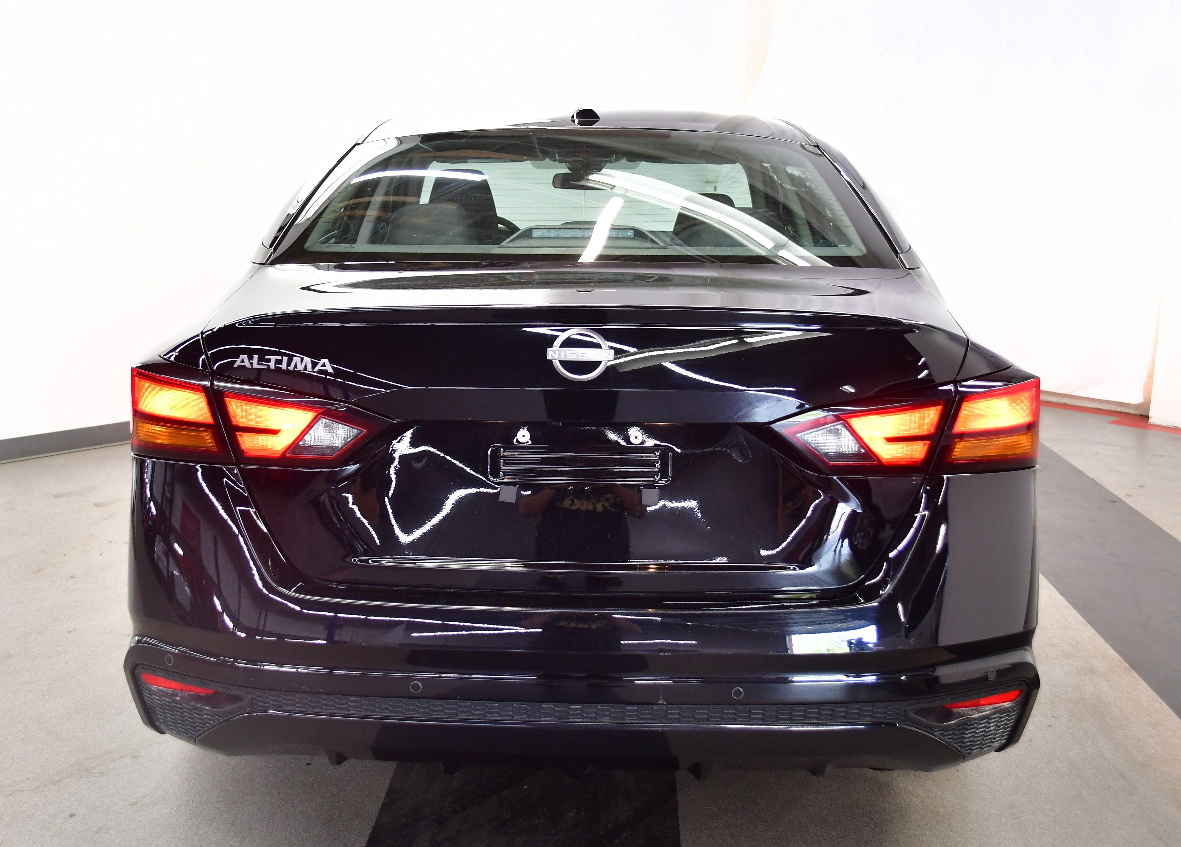 Used 2025 Nissan Altima 2.5 SV FWD image 6