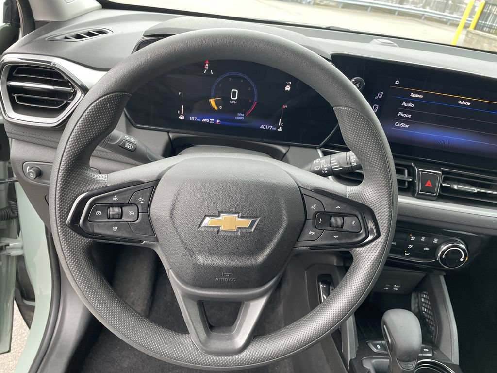 Used 2025 Chevrolet TrailBlazer LT AWD/4WD image 16