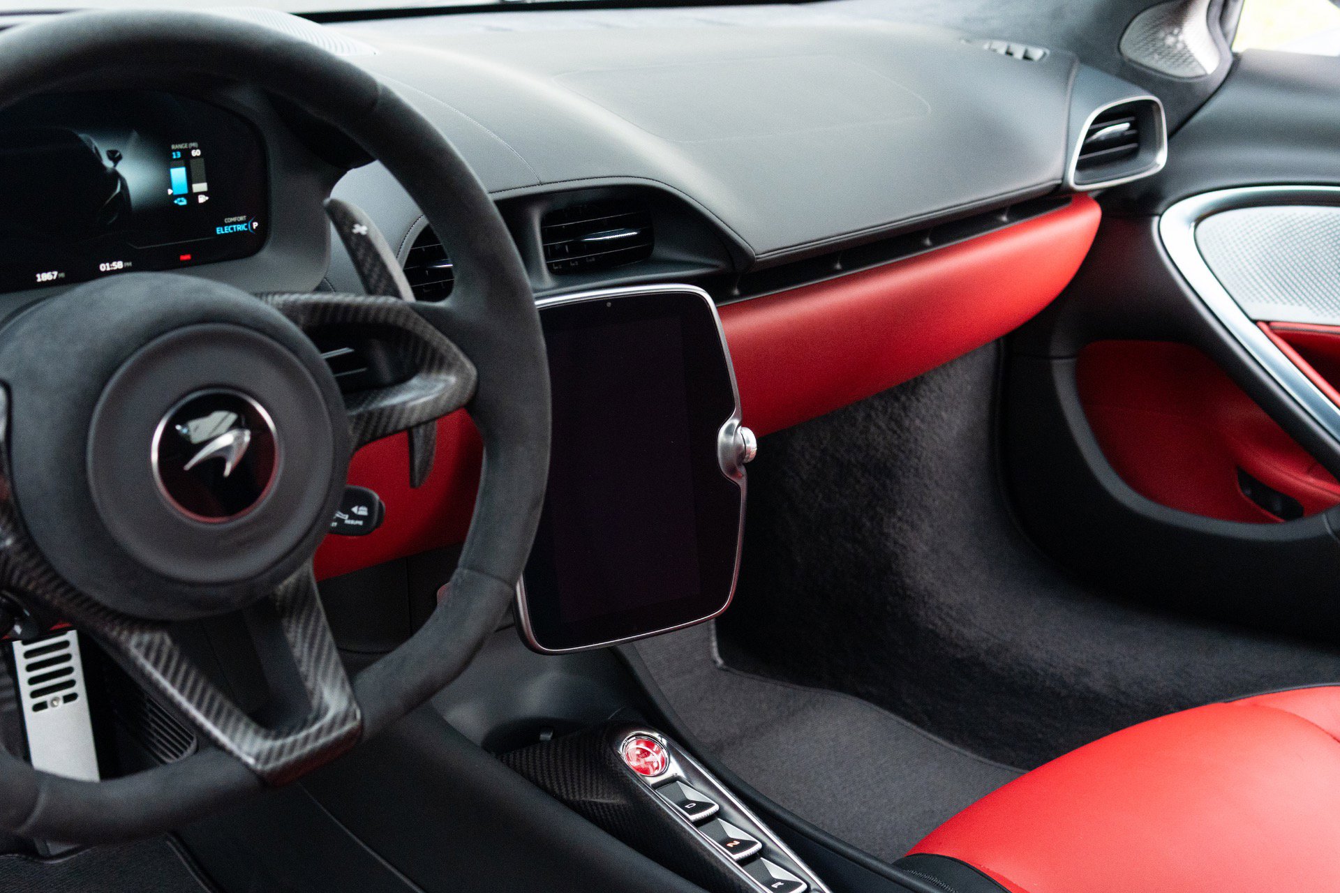 Used 2023 McLaren Artura RWD image 48