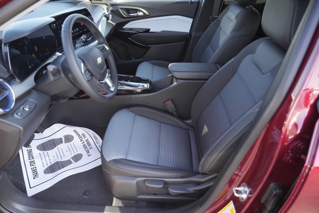 Used 2025 Chevrolet Trax LT w/ Driver Confidence Package image 9