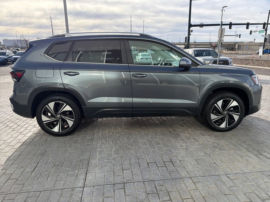 Certified 2025 Volkswagen Taos SE image 8