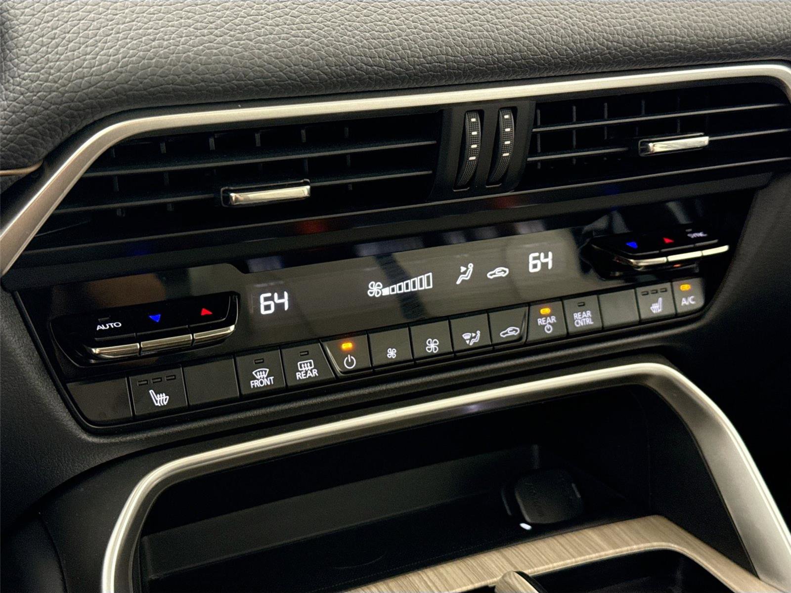 Used 2025 MAZDA CX-90 Plug-In Hybrid w/ Preferred AWD/4WD image 25