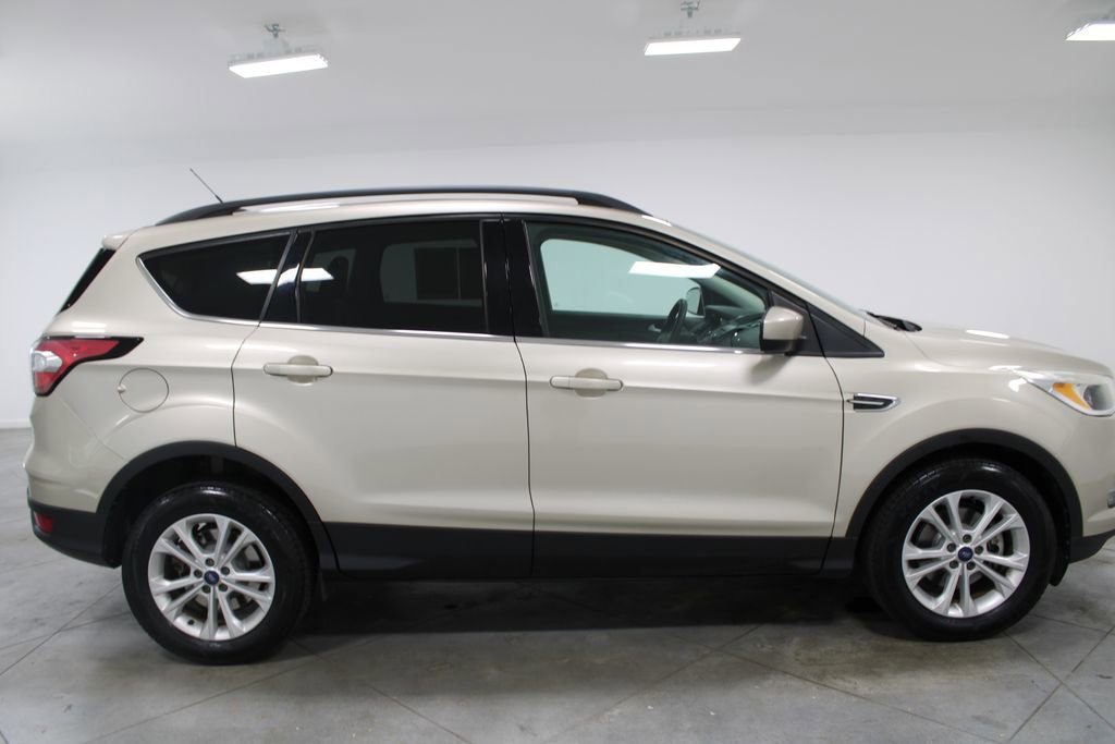 Used 2018 Ford Escape SE FWD image 11