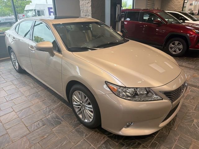 Used 2015 Lexus ES 350 w/ Luxury Package FWD image 6