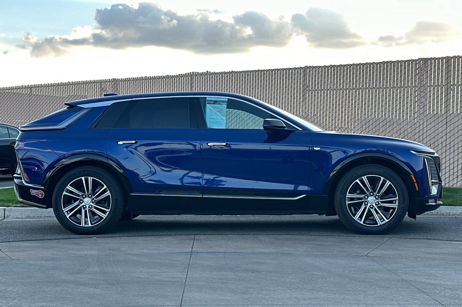 Used 2024 Cadillac Lyriq Luxury image 3